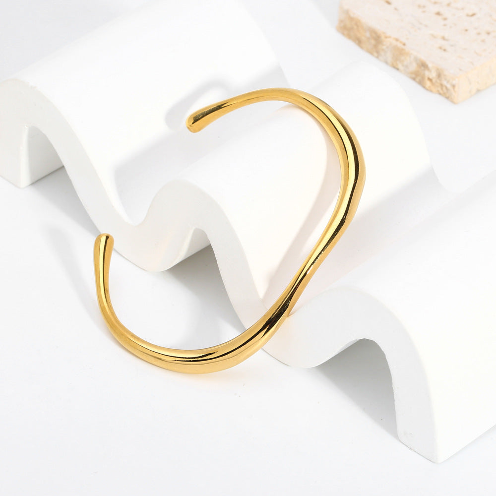 Luna Curve Cuff