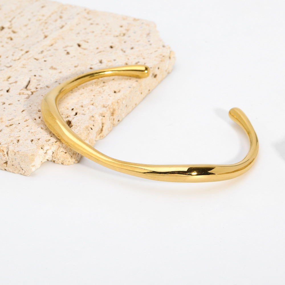 Luna Curve Cuff