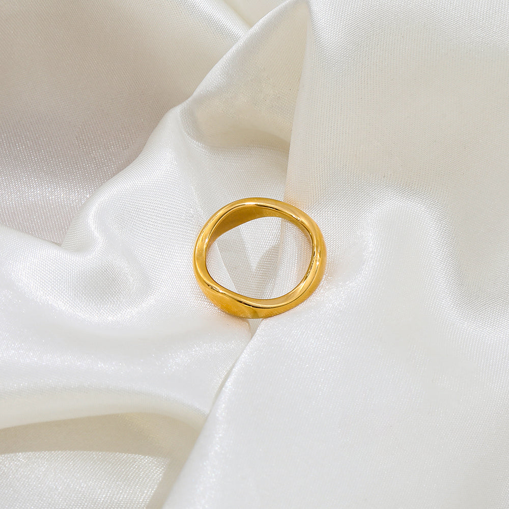 Luna Flow Ring