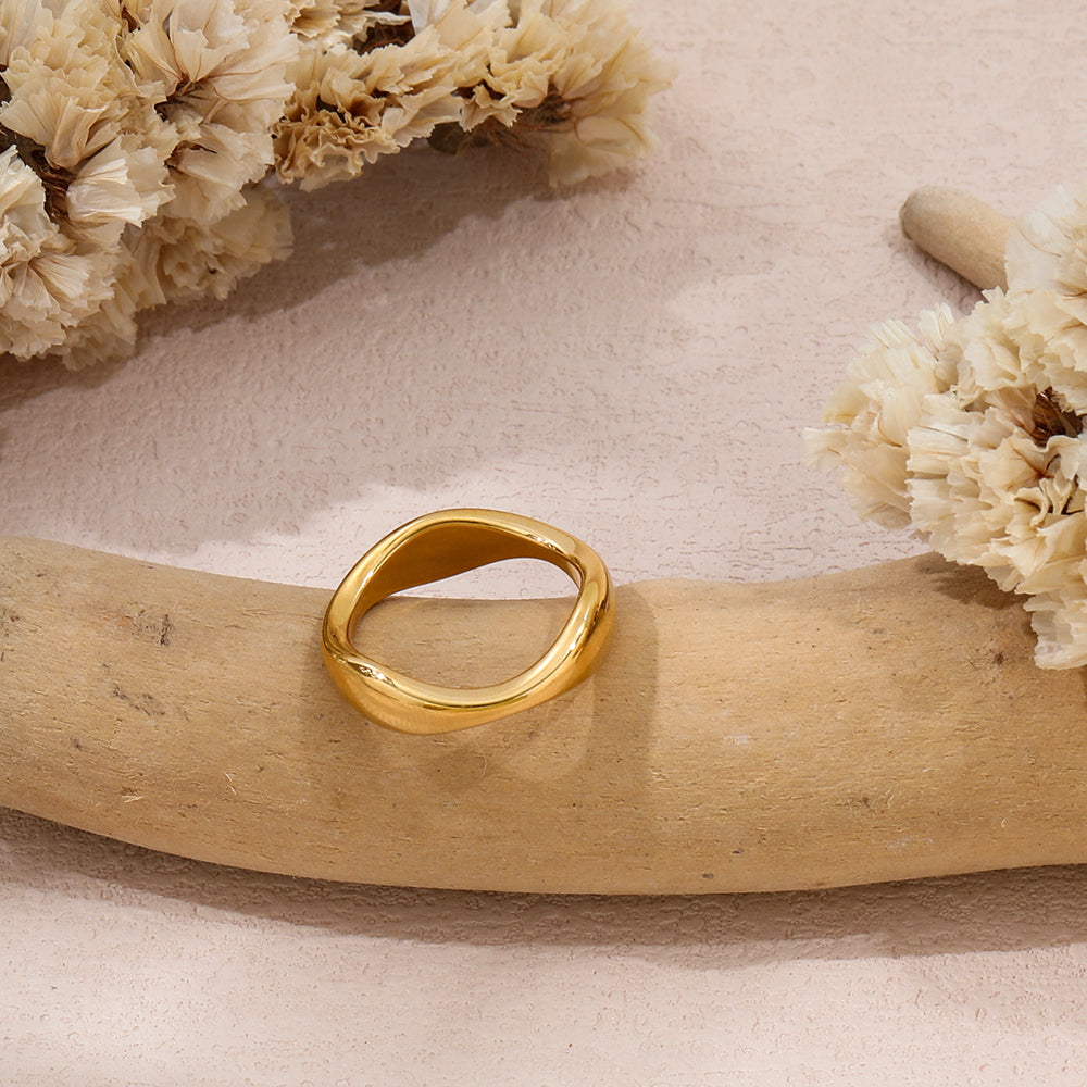 Luna Flow Ring