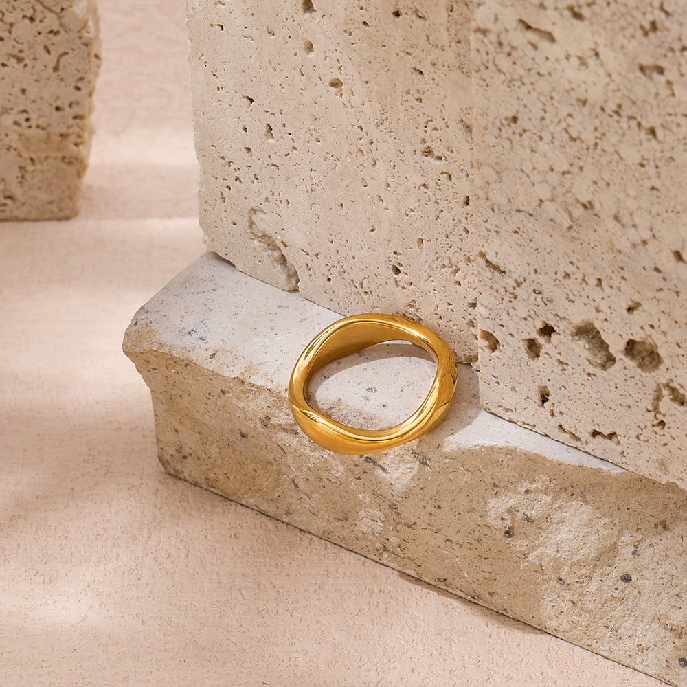 Luna Flow Ring