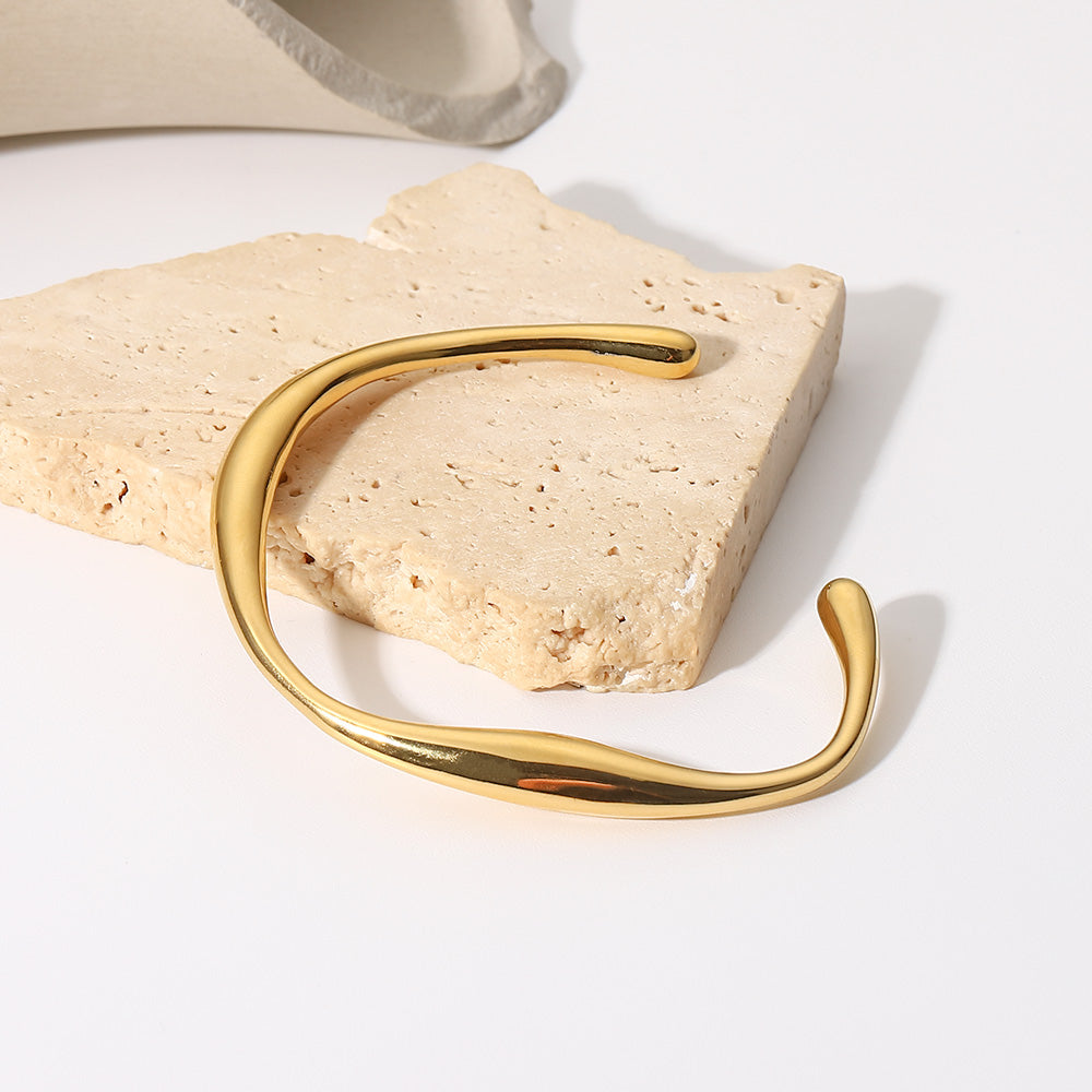 Bella Curve Cuff