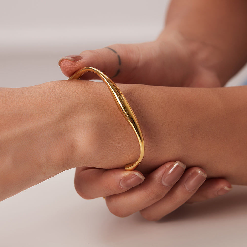 Bella Curve Cuff