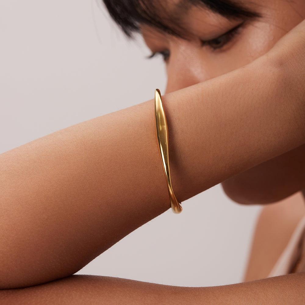 Bella Curve Cuff